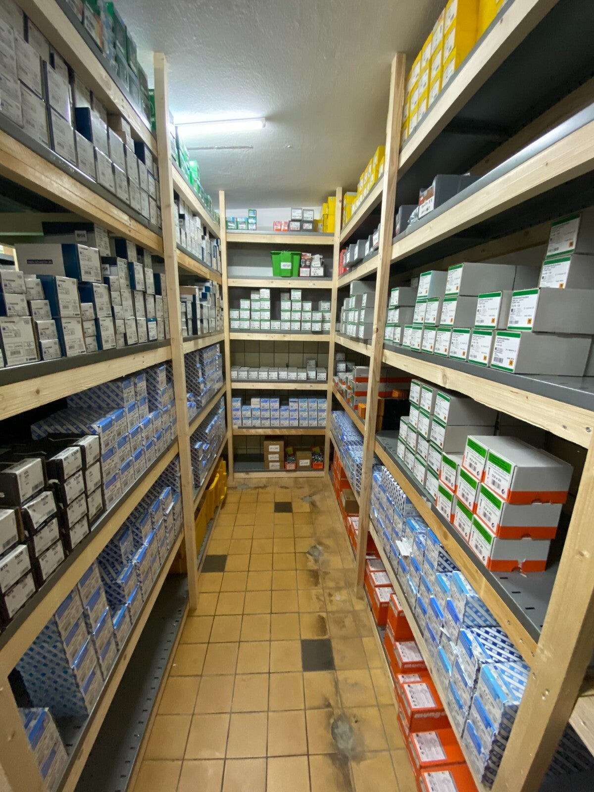 RESTPOSTEN TX Holzbauschrauben Eisenwaren Spanplattenschrauben Baumarkt